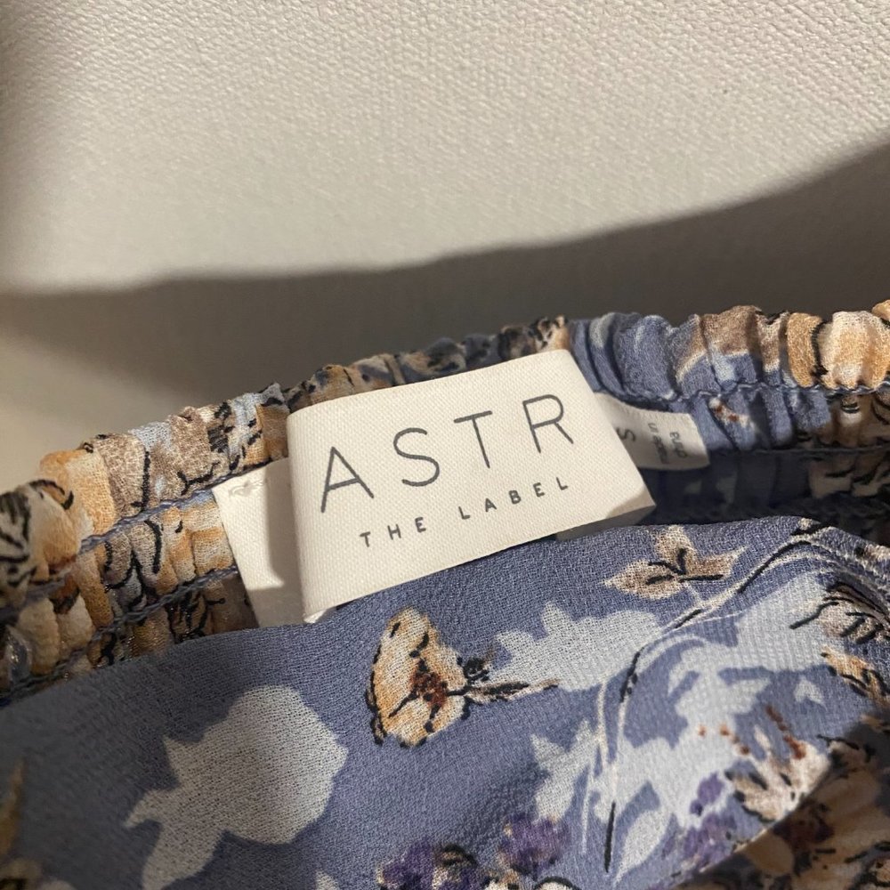 Astr The Label Floral Ruched Flutter Sleeve Dress… - image 4